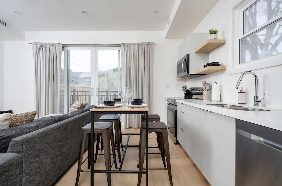 Spacious 2Br Near Uoft And College Toronto 0*,  Canada