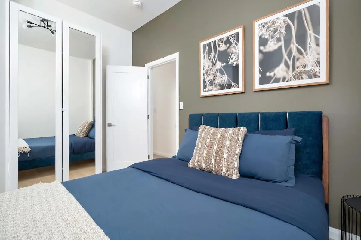 Apartment Spacious 2Br Near Uoft And College Toronto