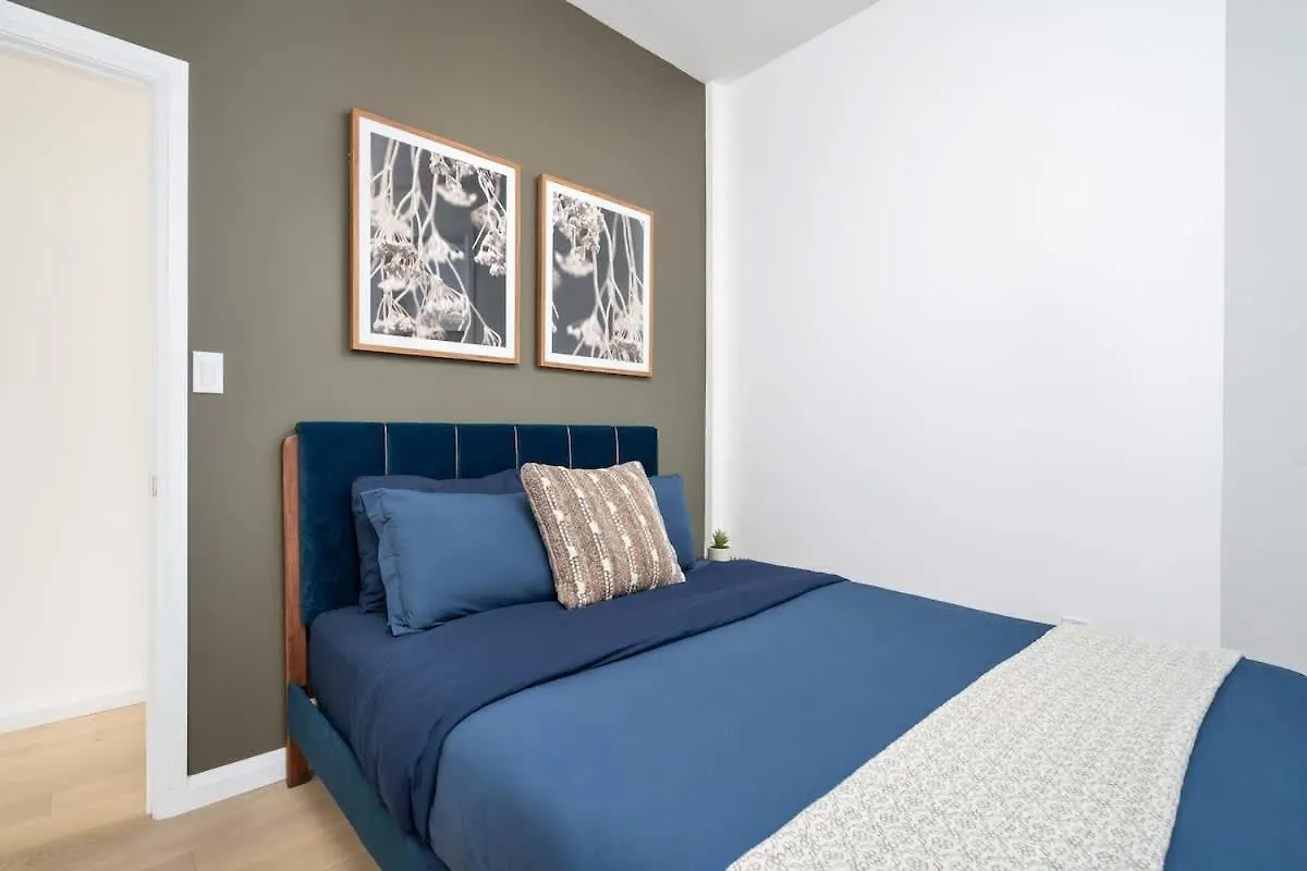 Spacious 2Br Near Uoft And College Toronto Canada